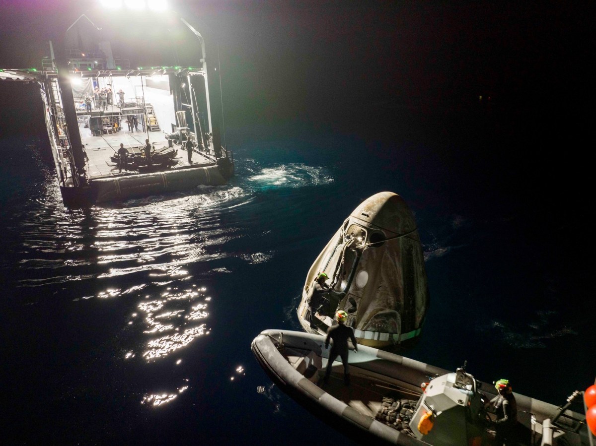 Crew Dragon recovery after Ax-2 splashdown
